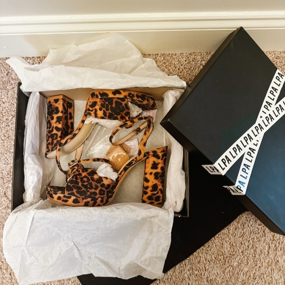Revolve LPA Addalyn Strappy Block
Leopard Animal Print Heel Sandals Retro
9.5 - Picture 13 of 14